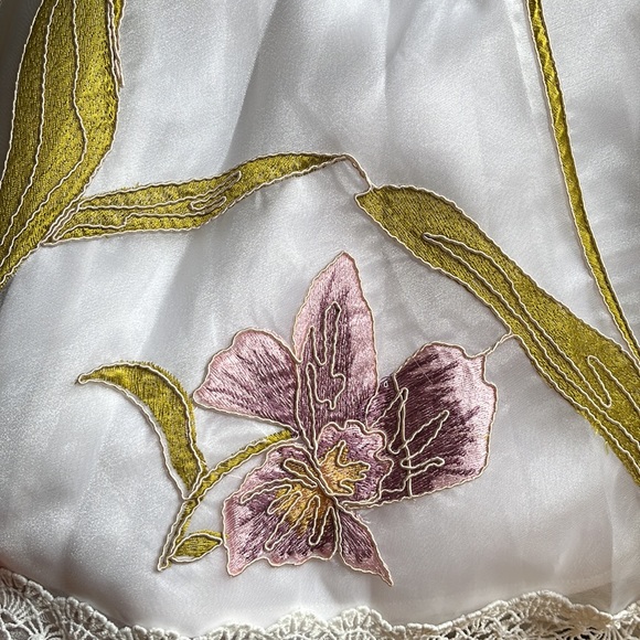 NWT Jaw dropping embroidered dress! - Picture 3 of 8